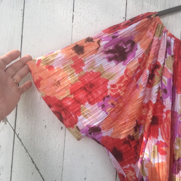 Tryst floral tunic. L. Gorgeous! - Picture 2 of 5